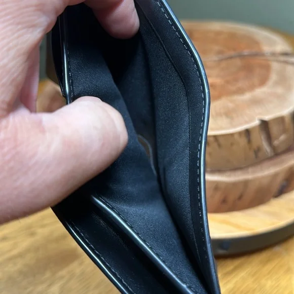 *LIKE NEW* COACH Signature Medium Corner Zip Wallet - Picture 11 of 15